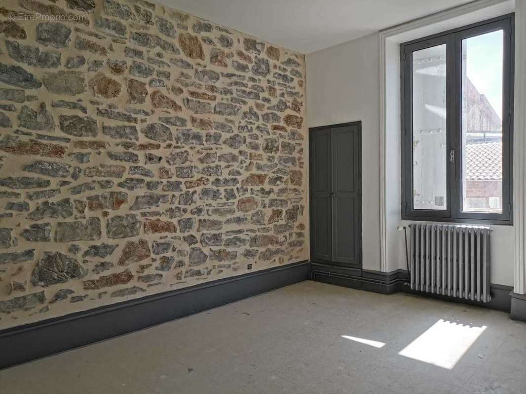   - Appartement à AUBENAS