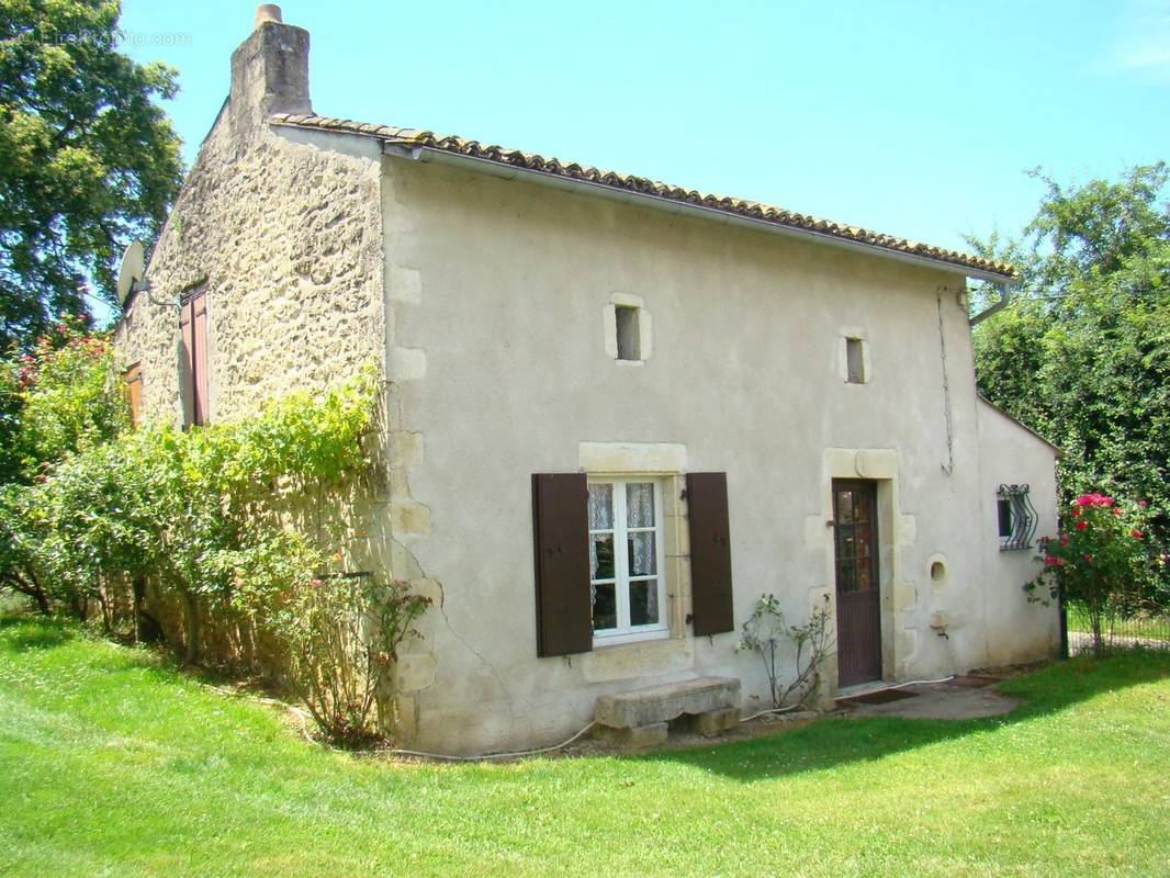 Maison à CHAMPAGNE-SAINT-HILAIRE