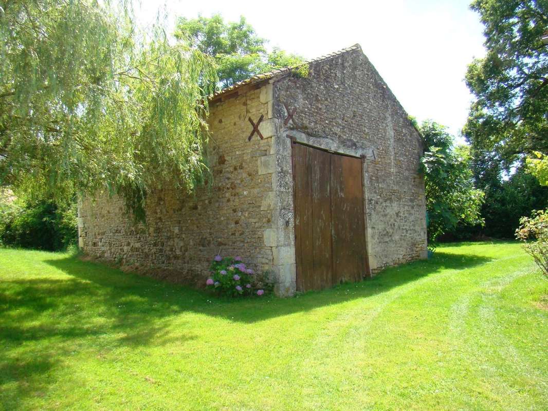 Maison à CHAMPAGNE-SAINT-HILAIRE