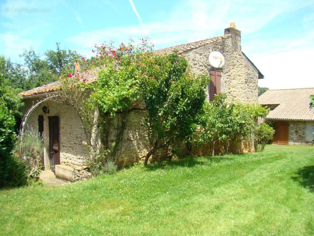 Maison à CHAMPAGNE-SAINT-HILAIRE