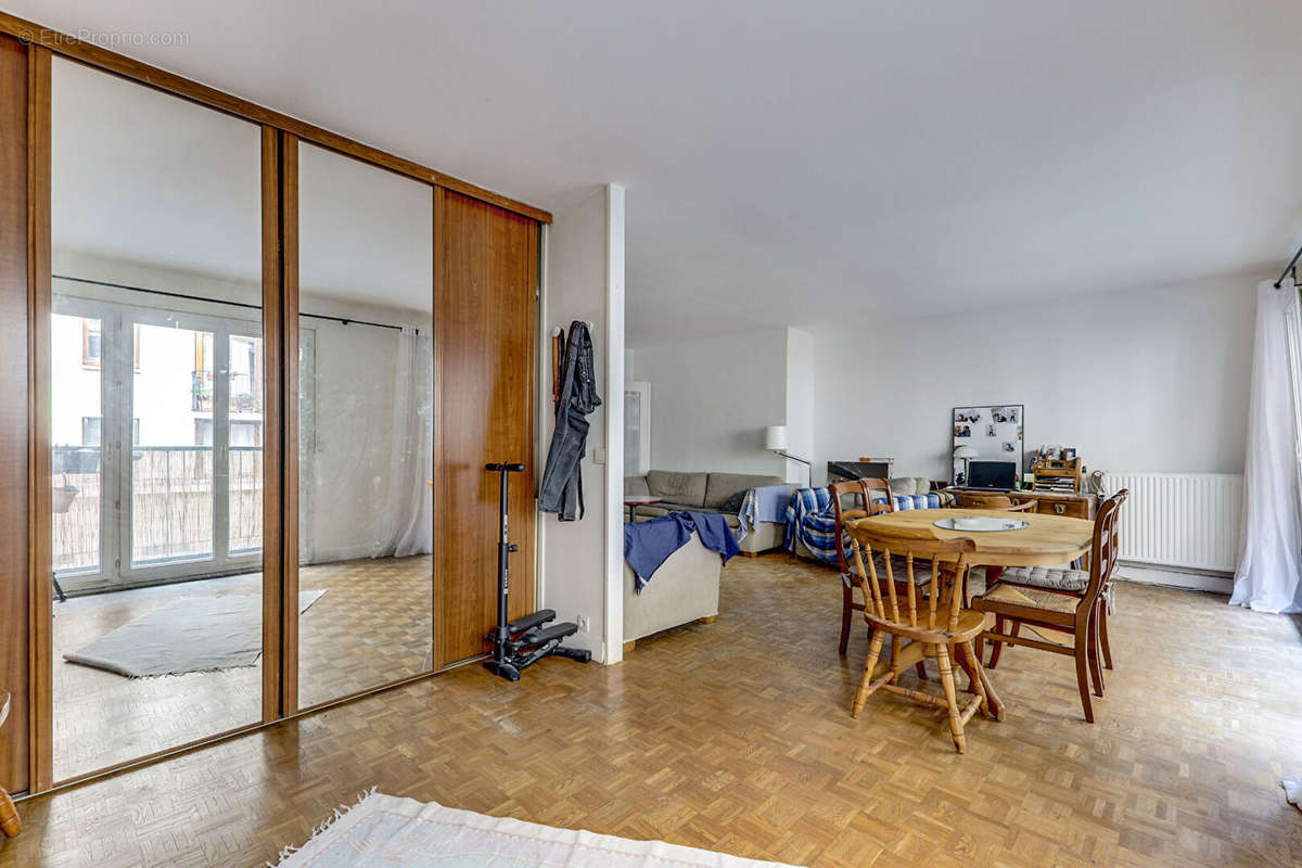 Appartement à PARIS-18E