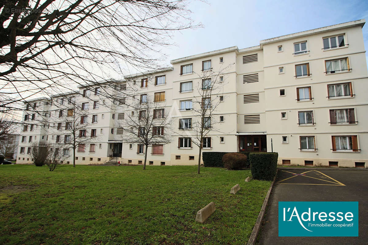 Appartement à SAINTE-GENEVIEVE-DES-BOIS