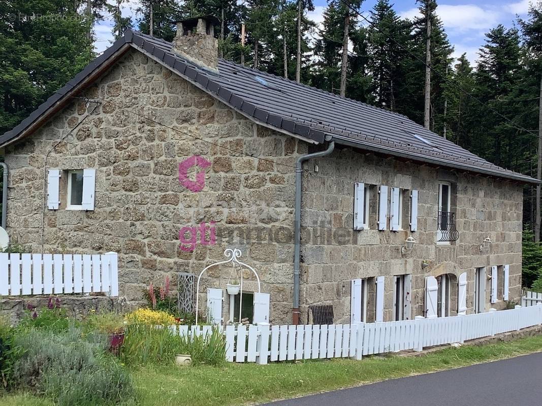 Maison à SAINT-JEURES