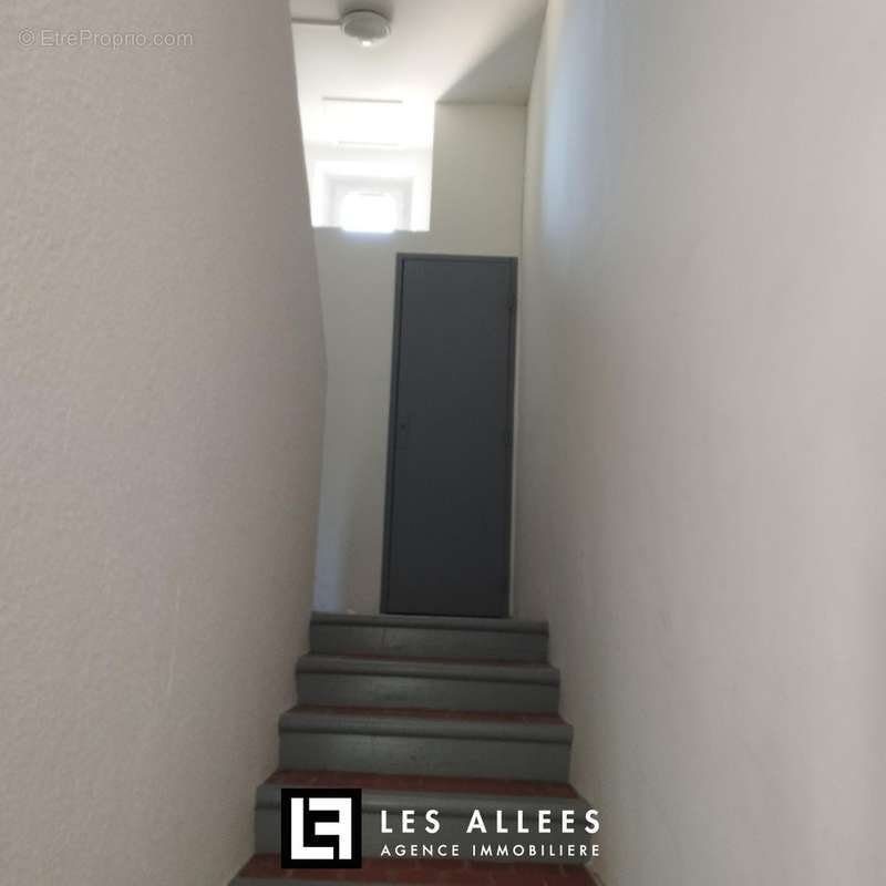 Escalier - Appartement à BOLLENE