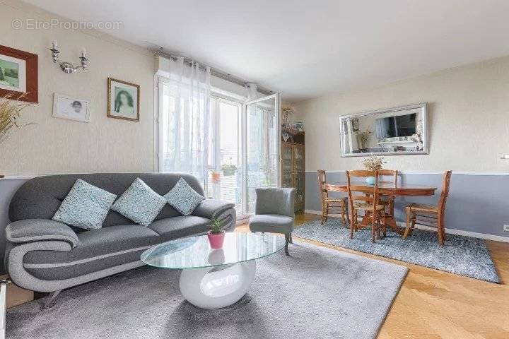 Appartement à COURBEVOIE