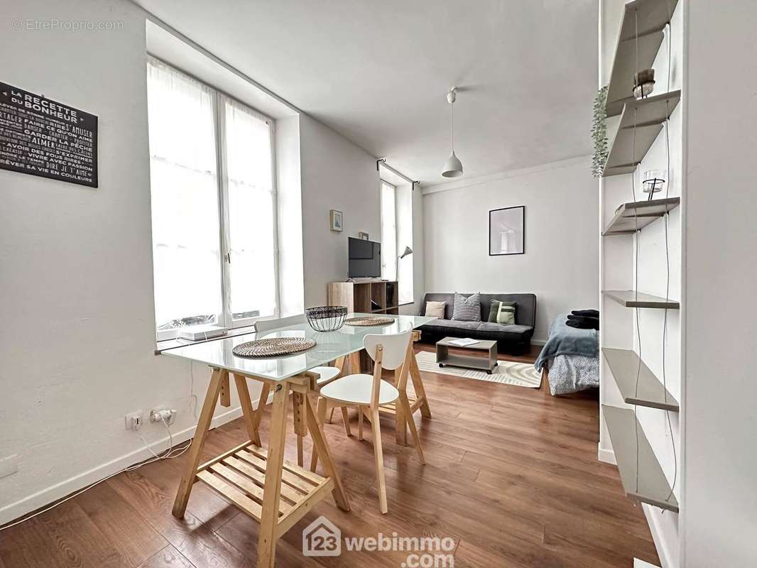 Une agréable pièce de vie de 27 m² comprenant ... - Appartement à LAON