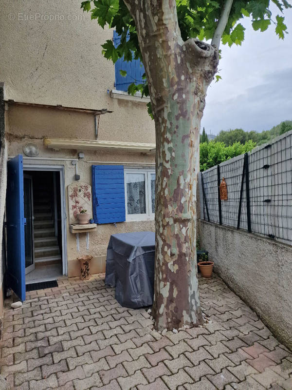 Appartement à ROQUEVAIRE