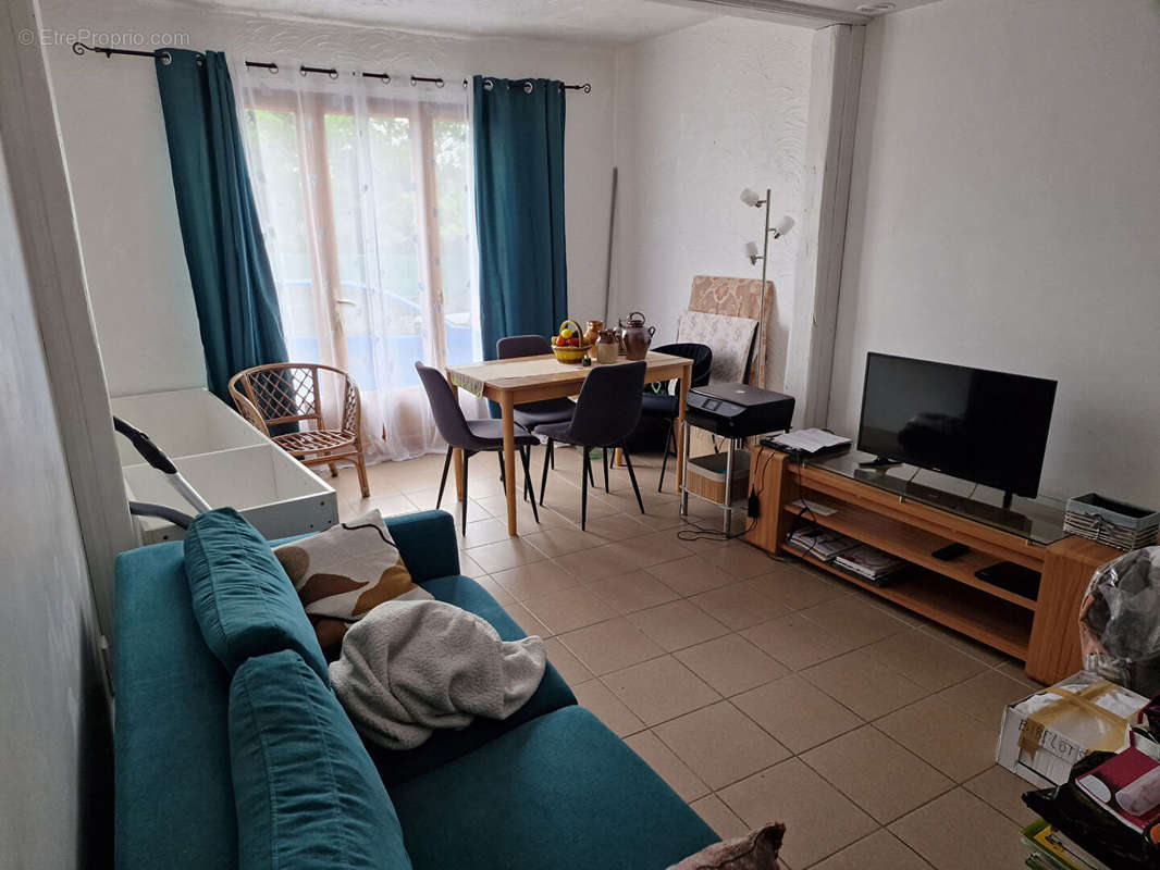 Appartement à ROQUEVAIRE