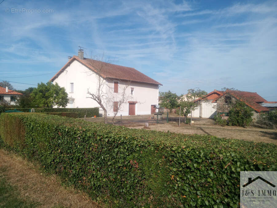 Maison à GENOUILLAC