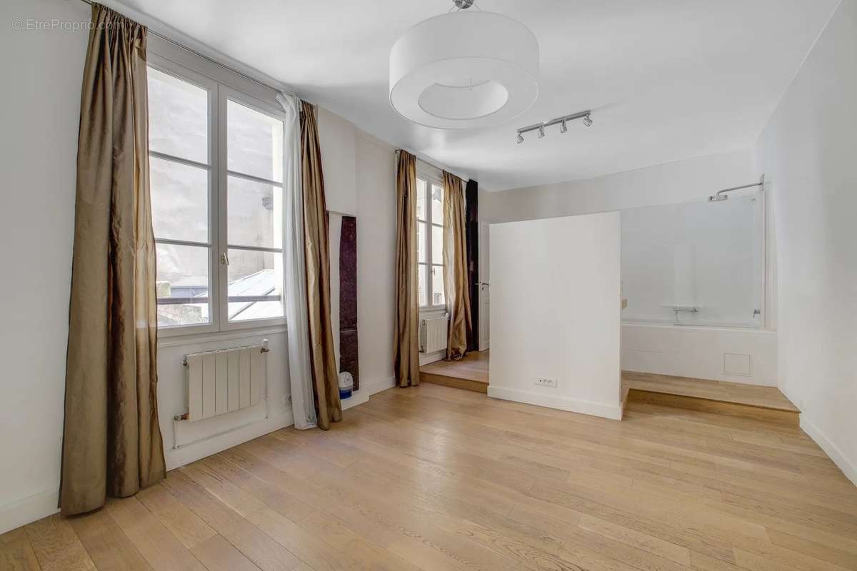 Appartement à PARIS-3E