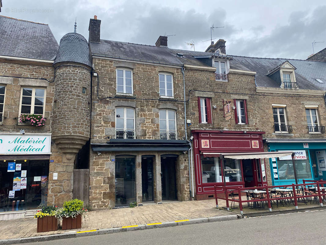 Appartement à LASSAY-LES-CHATEAUX