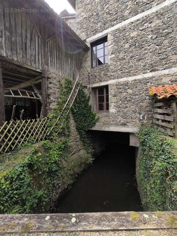 Maison à SAINT-LAURENT-SUR-GORRE