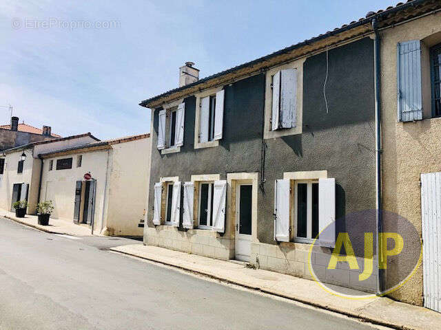 Maison à SAINT-CHRISTOLY-MEDOC