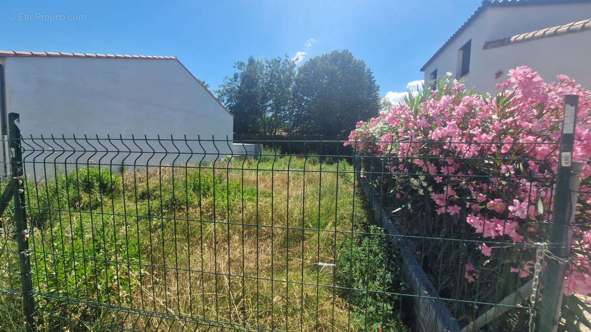 Terrain à SAINT-CYPRIEN