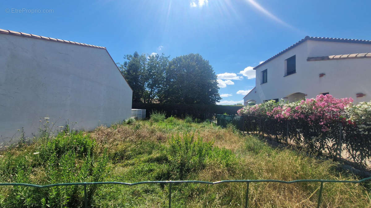 Terrain à SAINT-CYPRIEN