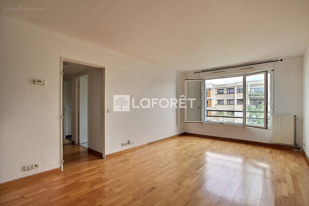 Appartement à COURBEVOIE