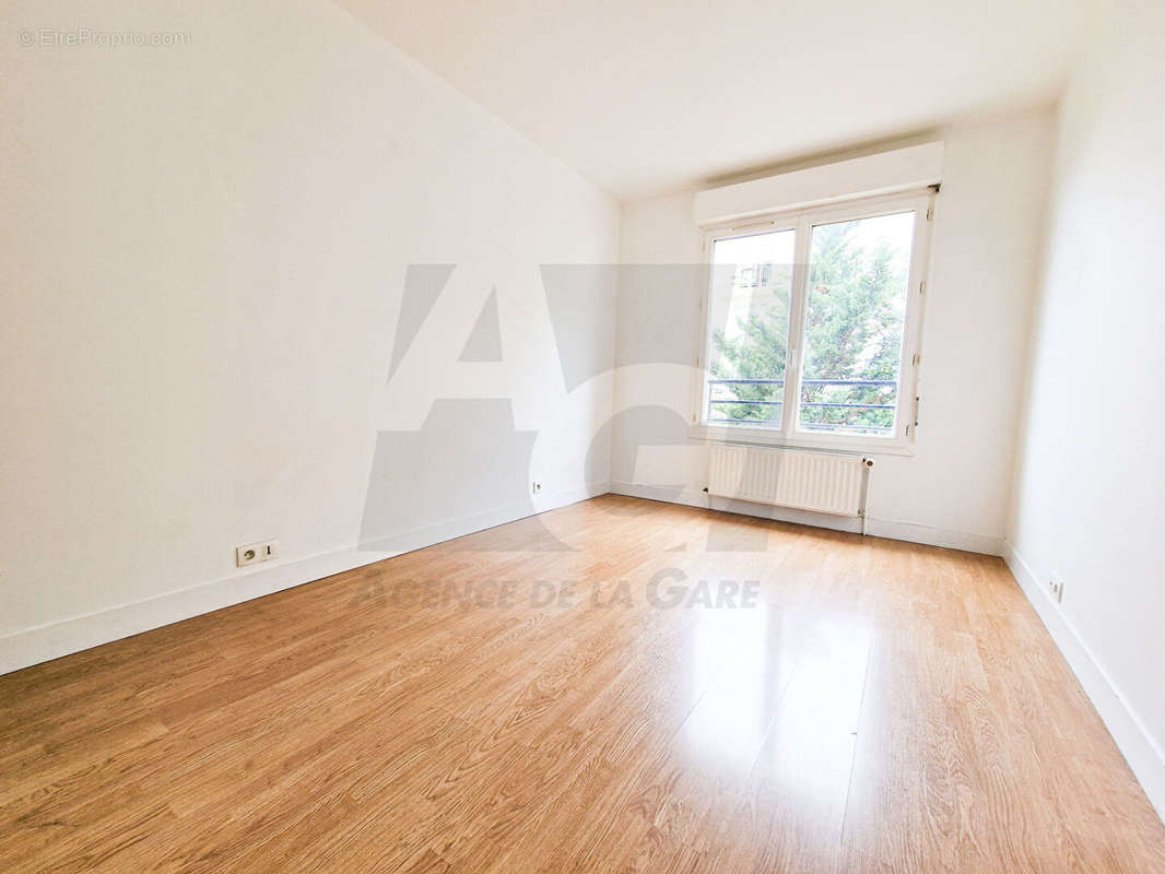 Appartement à HOUILLES