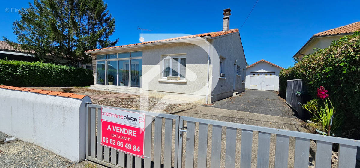 Maison à CHAILLEVETTE