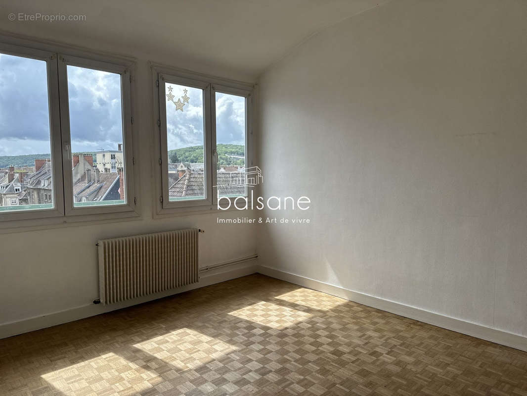 Chambre 1 - Appartement à ELBEUF