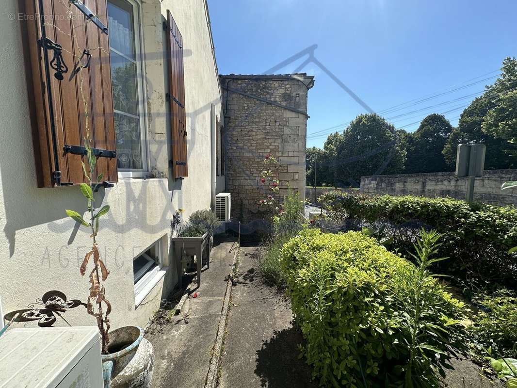 Maison à SAINT-FORT-SUR-GIRONDE