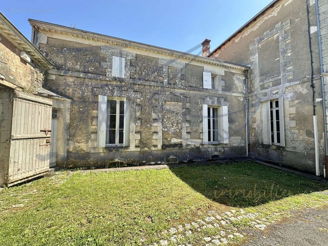 Maison à SAINT-FORT-SUR-GIRONDE