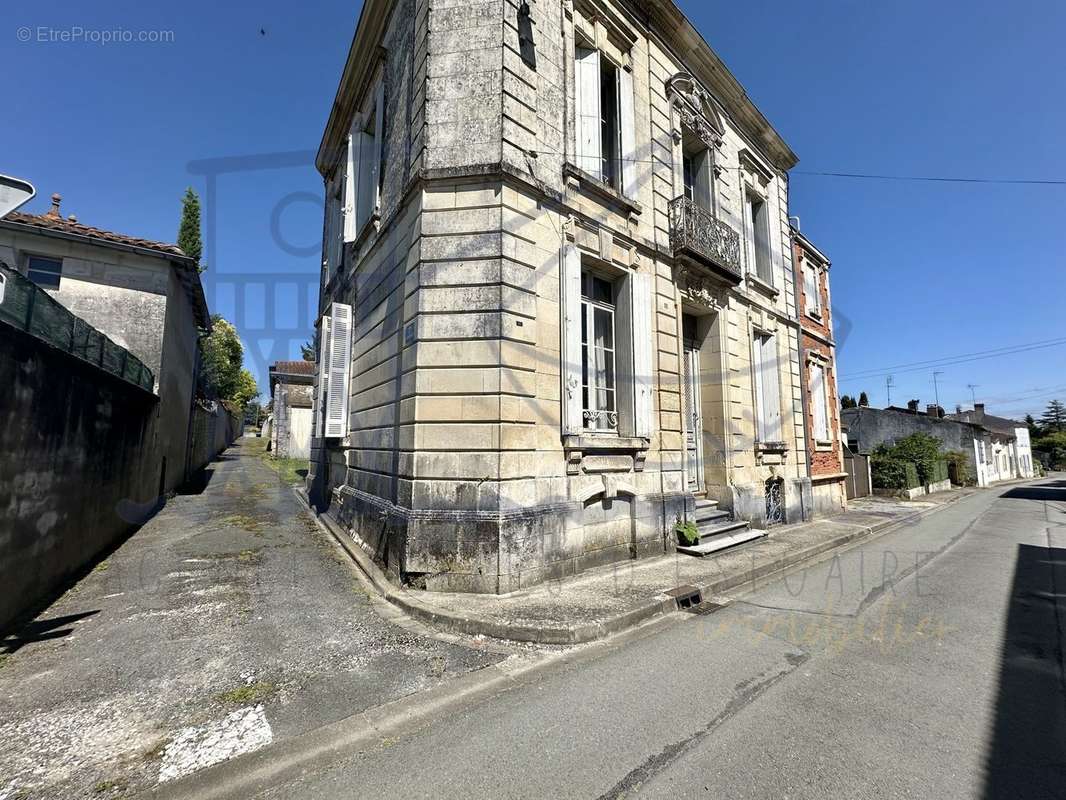 Maison à SAINT-FORT-SUR-GIRONDE