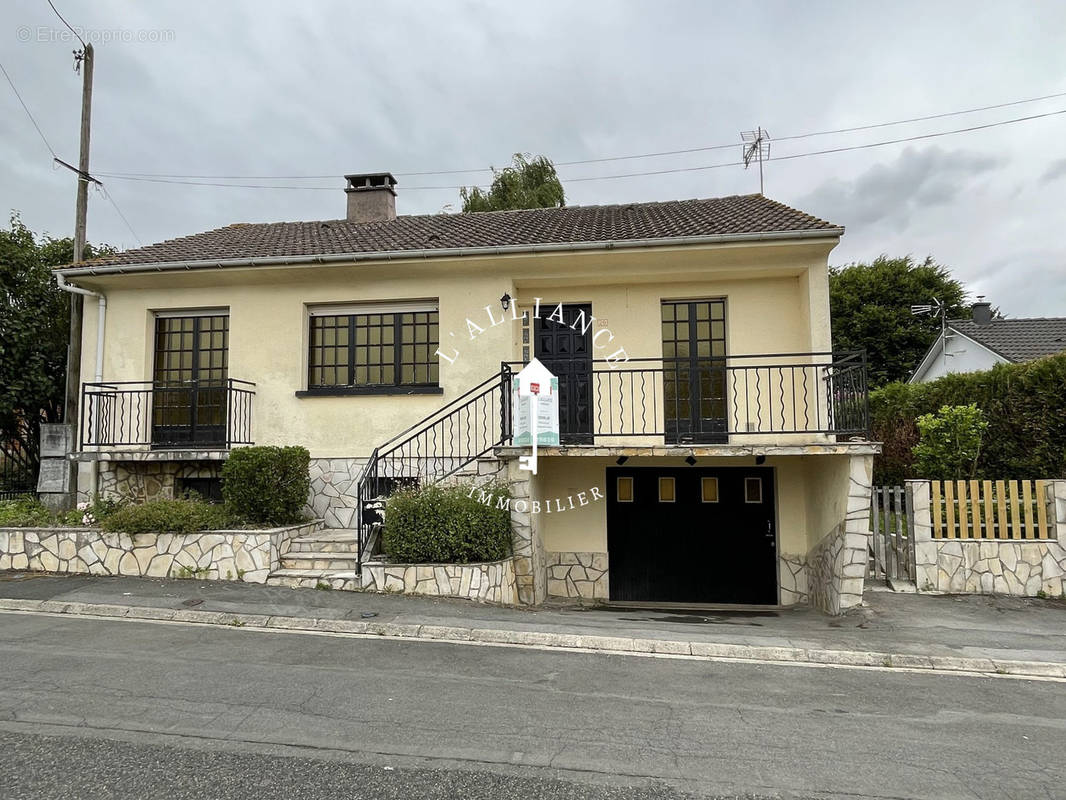 Maison à CROISILLES