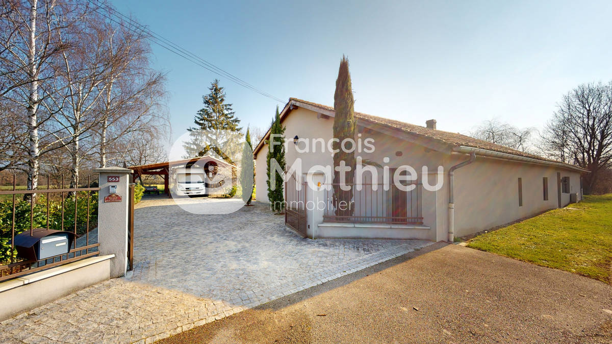 Maison à CHANOZ-CHATENAY