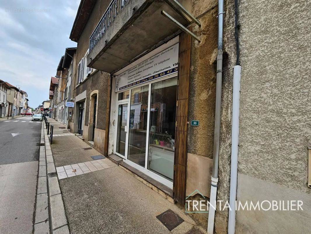 Appartement à SAINT-ETIENNE-DE-SAINT-GEOIRS