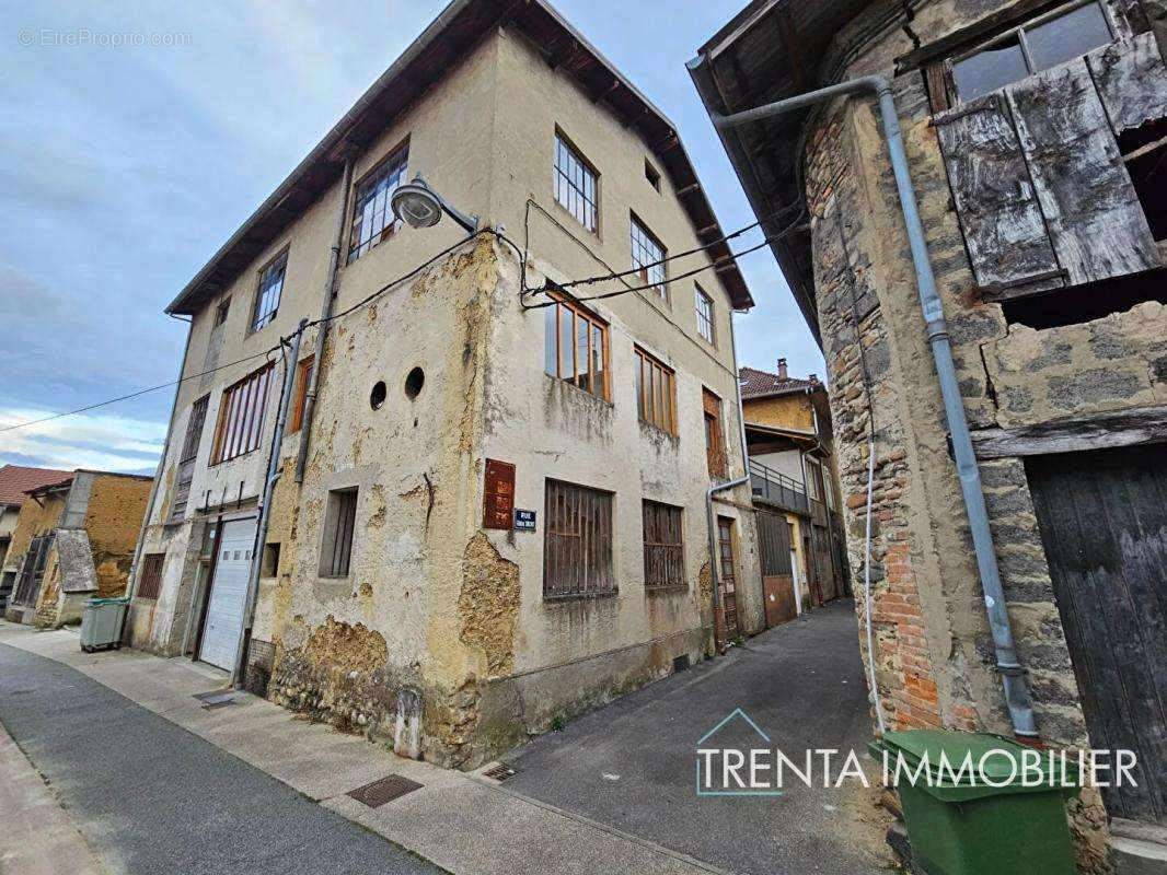 Appartement à SAINT-ETIENNE-DE-SAINT-GEOIRS