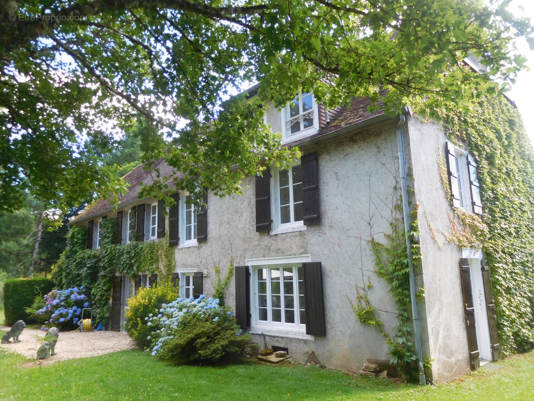 Maison à COUSSAC-BONNEVAL