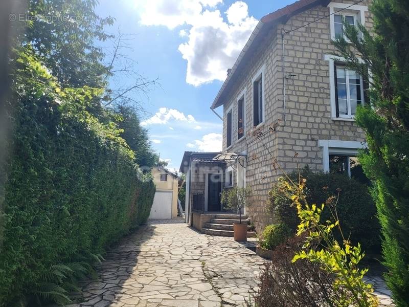 Maison à AUVERS-SUR-OISE