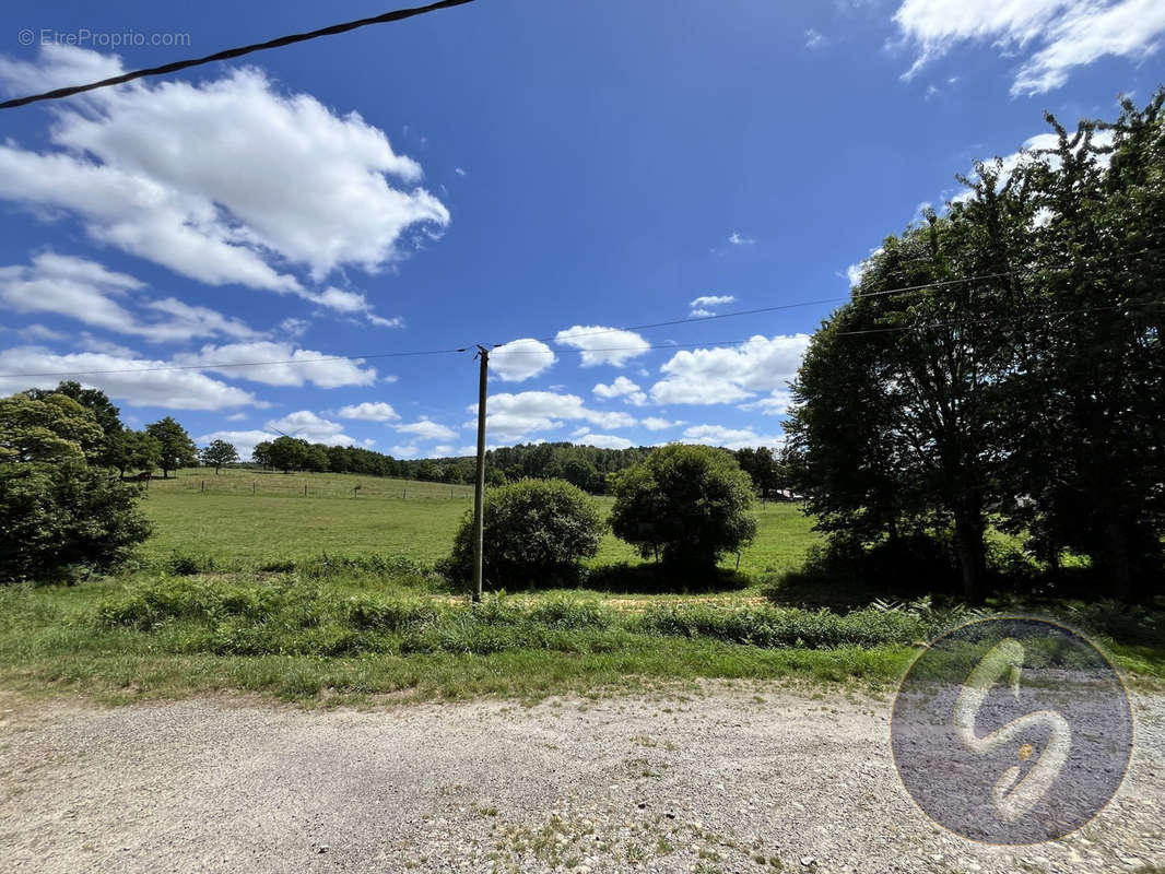 Terrain à SAINT-LAURENT-SUR-OUST