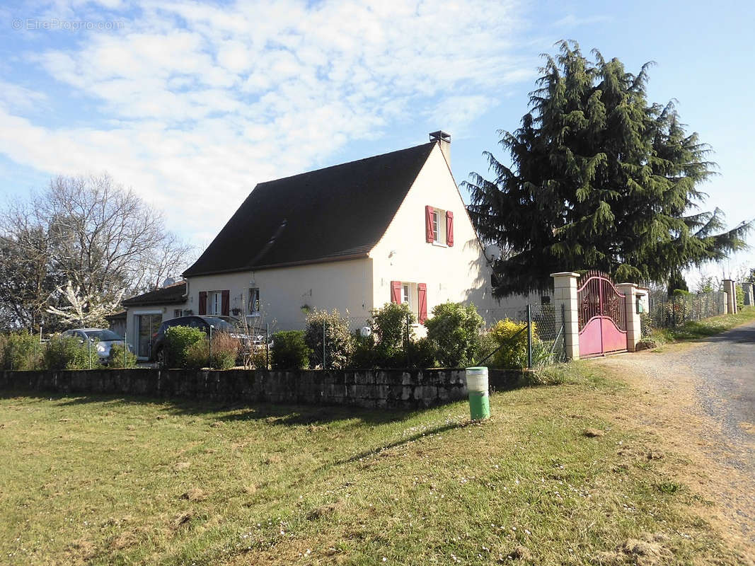 Maison à SALIGNAC-EYVIGUES