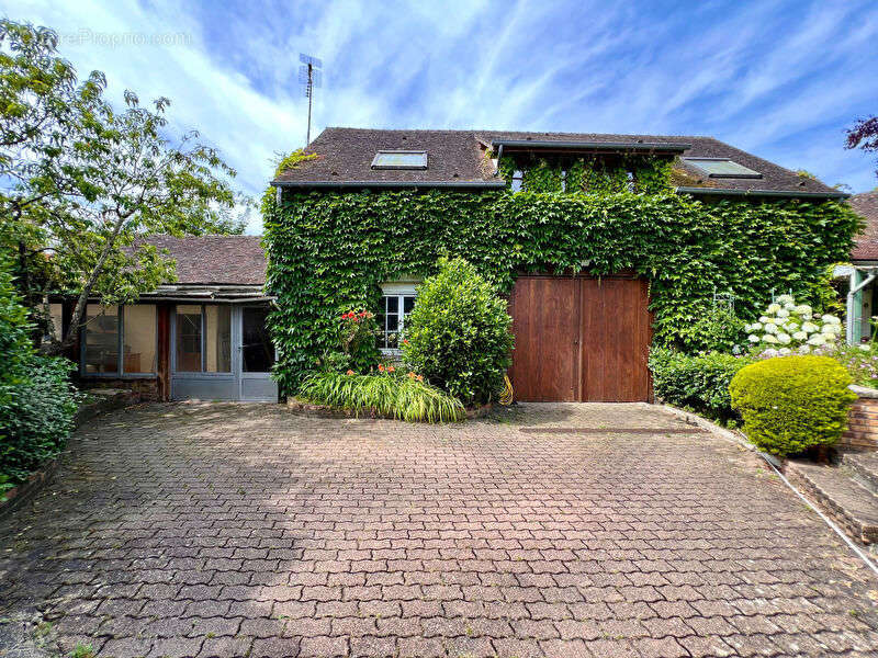 Maison à CHERISY