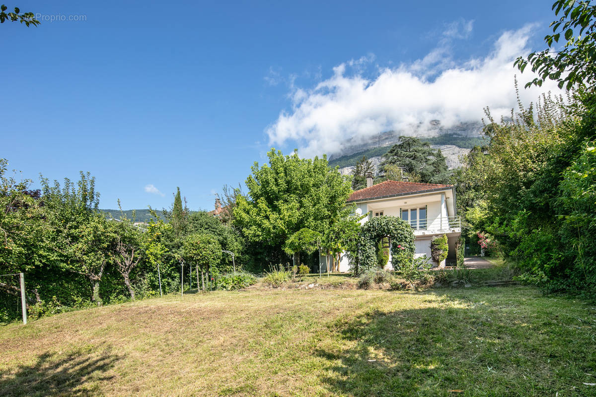 Maison à MEYLAN