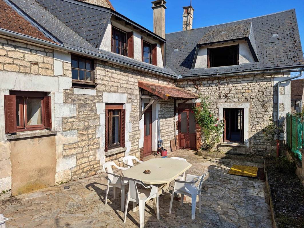 Maison à COURSON-LES-CARRIERES