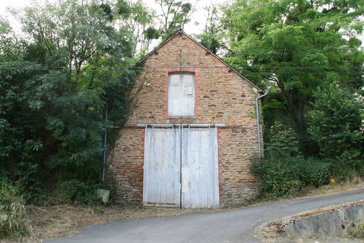 Parking à JOSSELIN