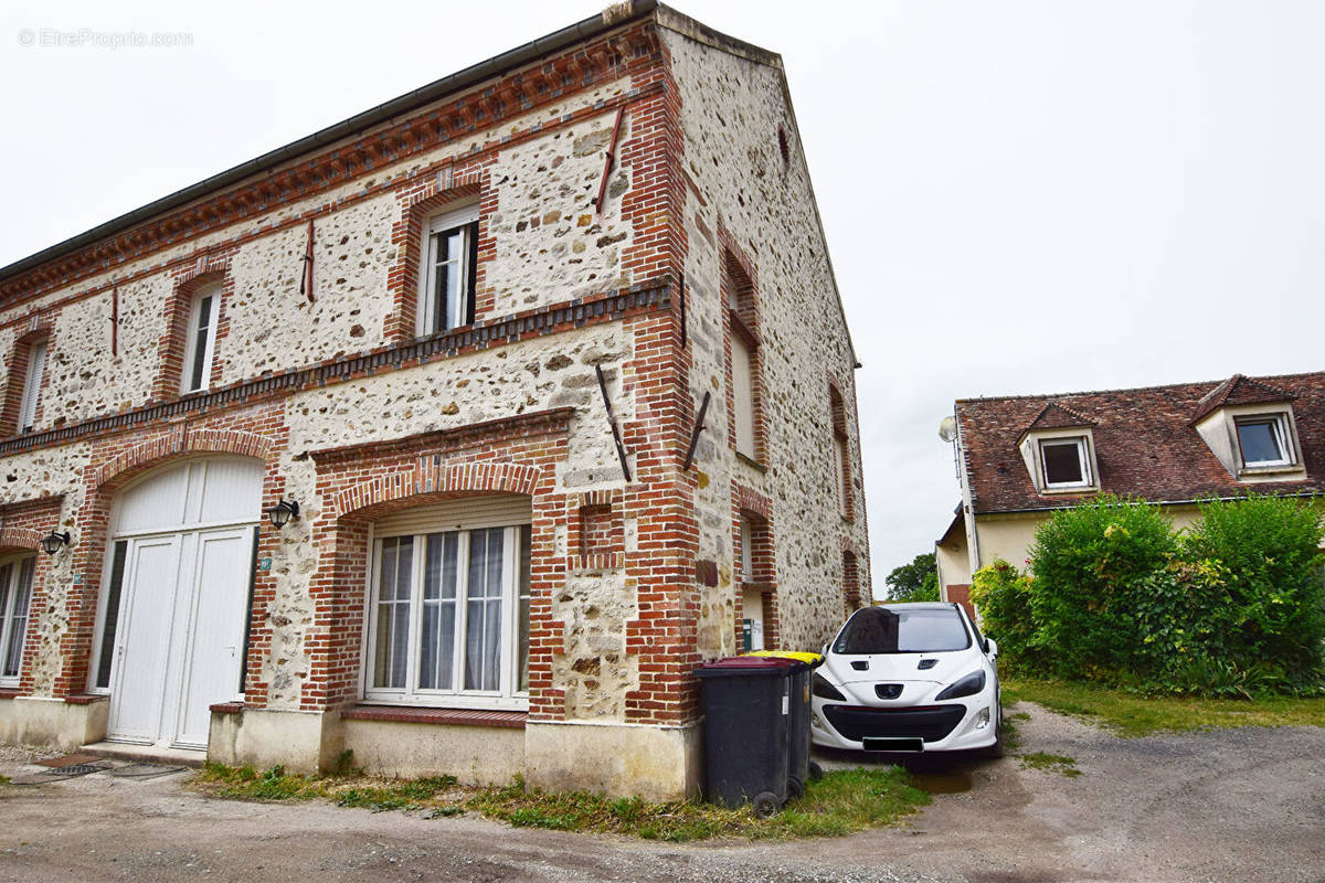 Maison à LA CROIX-EN-BRIE