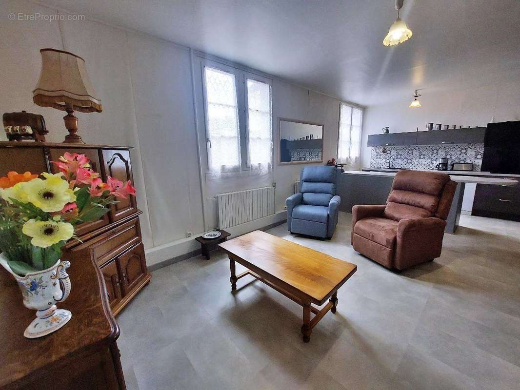 Appartement à IVRY-LA-BATAILLE