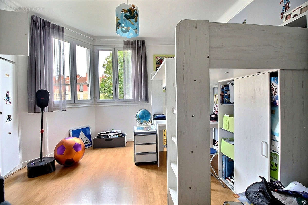 Appartement à SURESNES