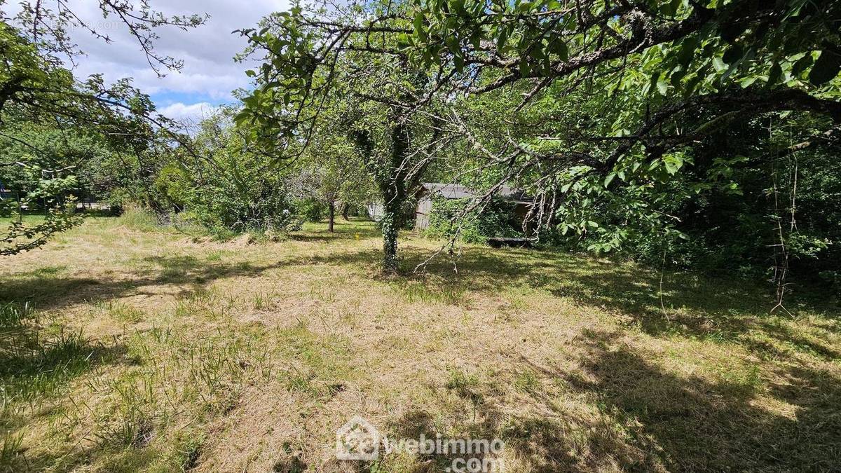 Venez découvrir ce beau terrain de 3099 m². - Terrain à DANNEMOIS