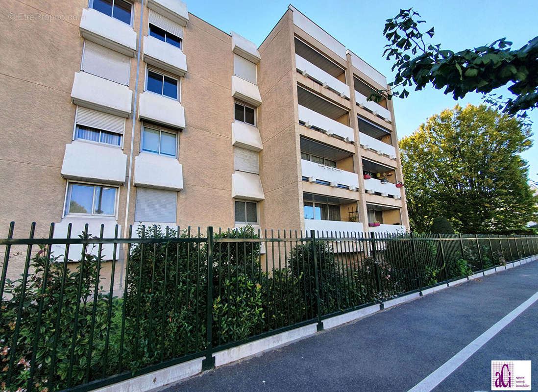 Appartement à L&#039;HAY-LES-ROSES