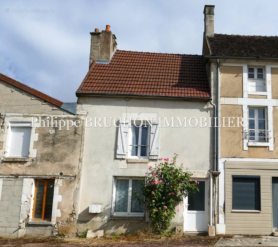 Maison à COURSON-LES-CARRIERES