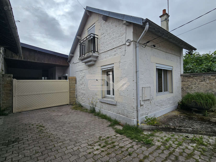 Maison à VAILLY-SUR-AISNE