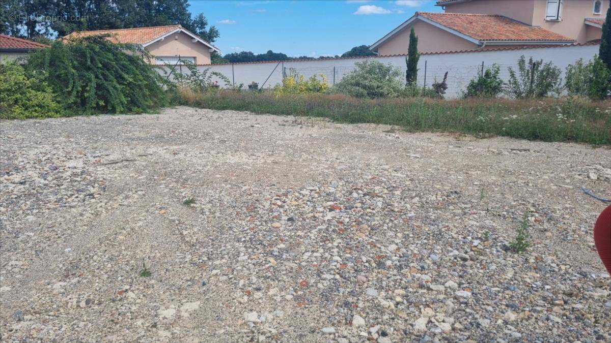 Terrain à VILLARS-LES-DOMBES