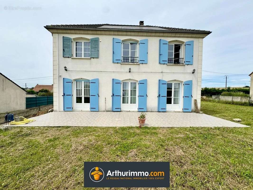 Maison à JOUY-LE-CHATEL