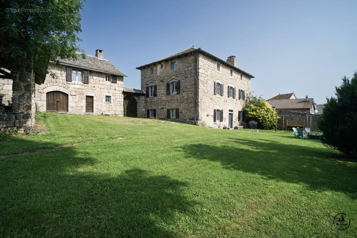 Maison à SAINT-JEURES