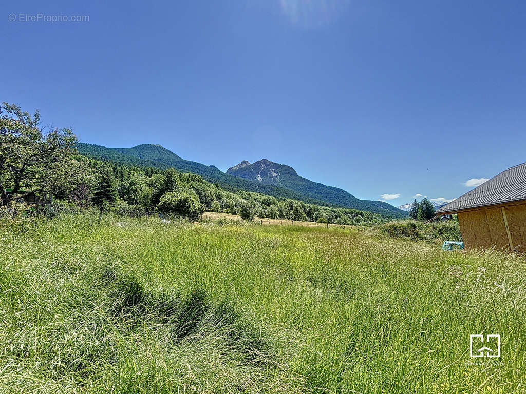 Terrain à VILLAR-SAINT-PANCRACE