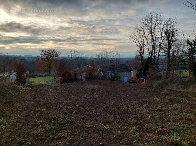 Terrain à SAINT-SIMEON-DE-BRESSIEUX